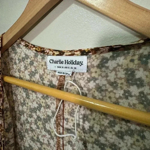 Charlie holiday wrap dress 6 ditsy floral print - Picture 5 of 6